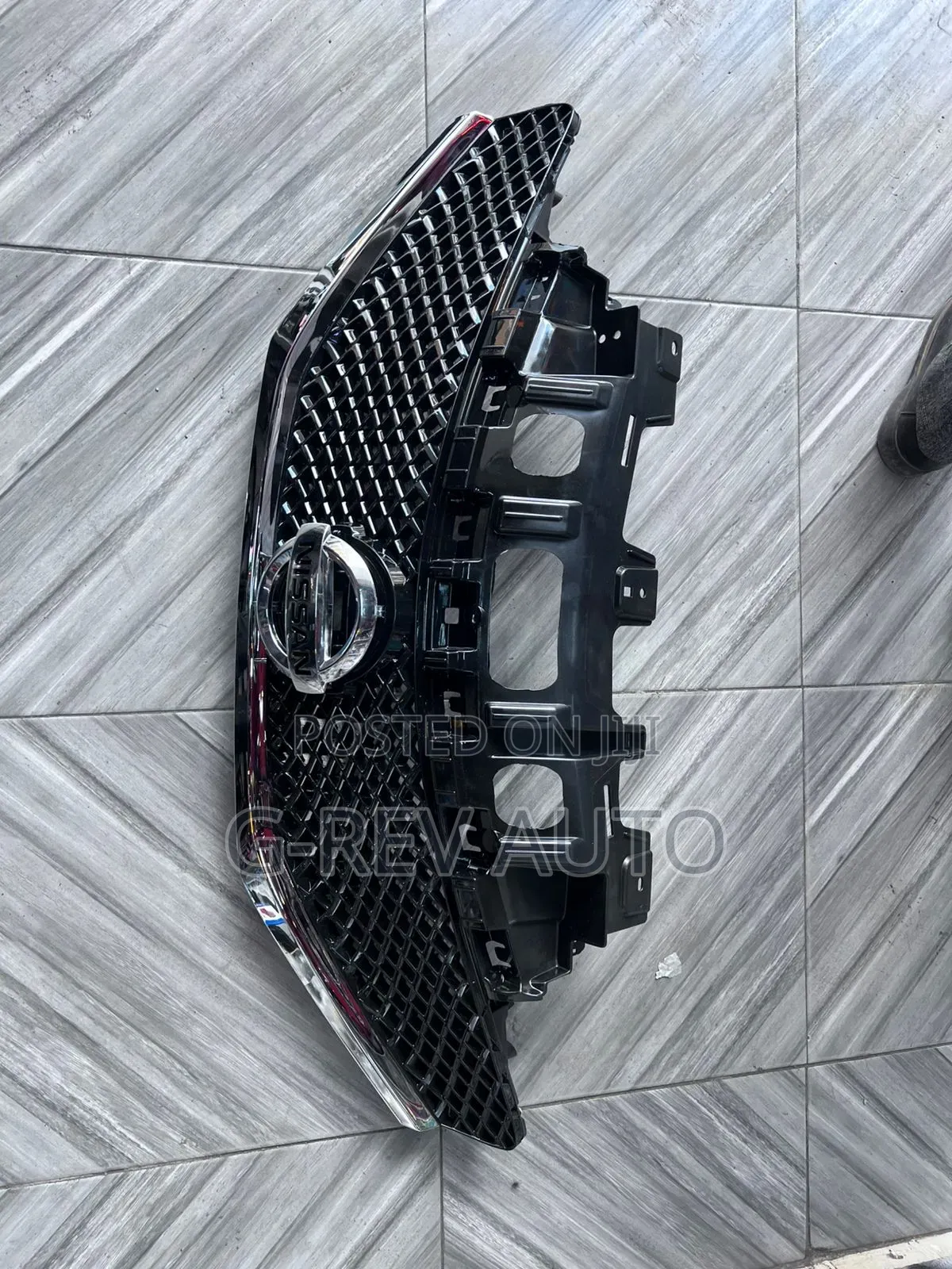 Nissan  Note  E12 Mesh Grill
