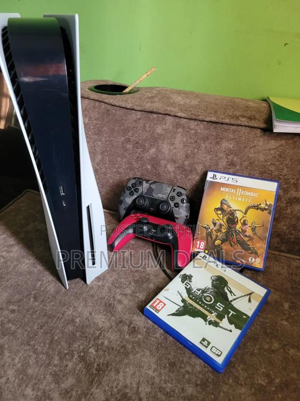 Hyper Ps5 With Two Games and Two Controllers. - main view