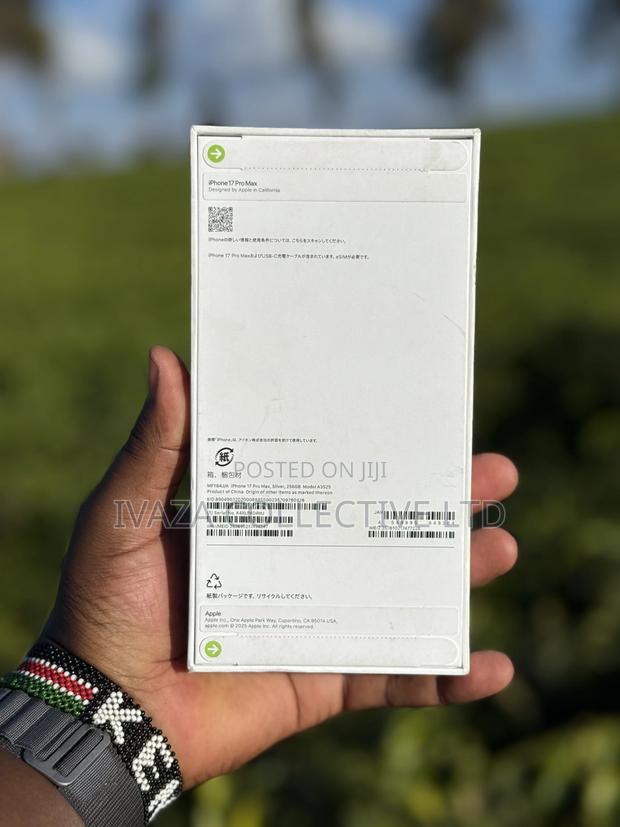 New Apple iPhone 17 Pro Max 256 GB Silver - thumbnail 4