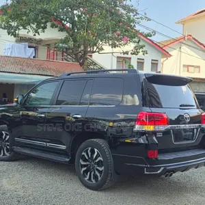 Toyota Land Cruiser 4.6 V8 ZX 2019 Black