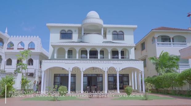 5bdrm Mansion in Tudor Nora for sale