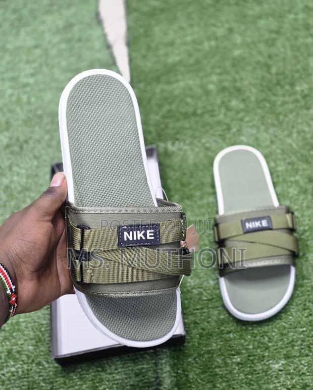 Versatile Nike Branded Slide Designed for Comfort - thumbnail 4