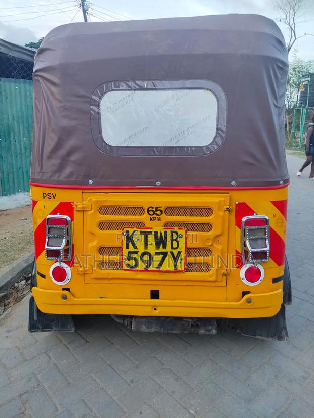 Bajaj RE 2018 Yellow - thumbnail 3