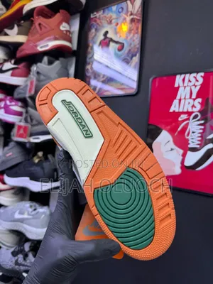 Solefly X Air Jordan 3 “Miami”
Sizes : _40 41 42 43 44 45_