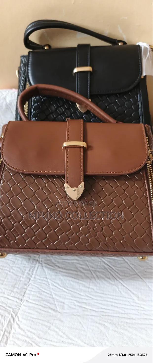 Women Luxury Crossbag Purse Handbag. - main view