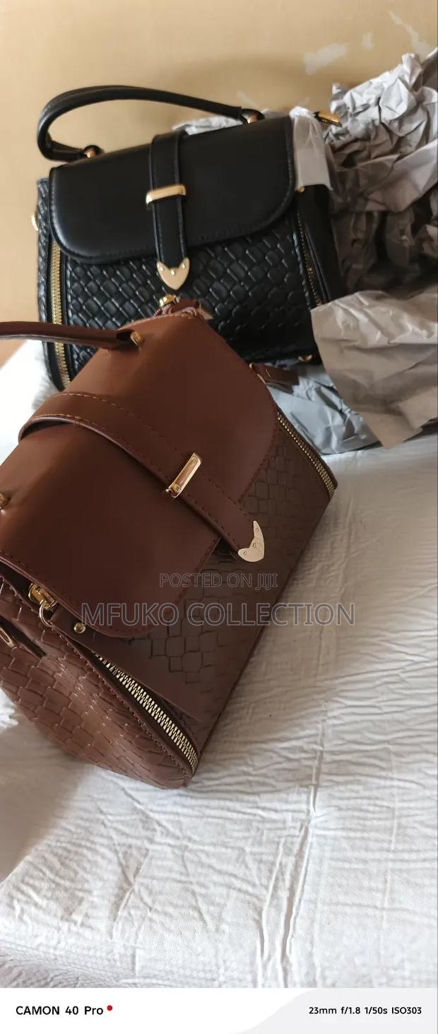 Women Luxury Crossbag Purse Handbag. - thumbnail 5