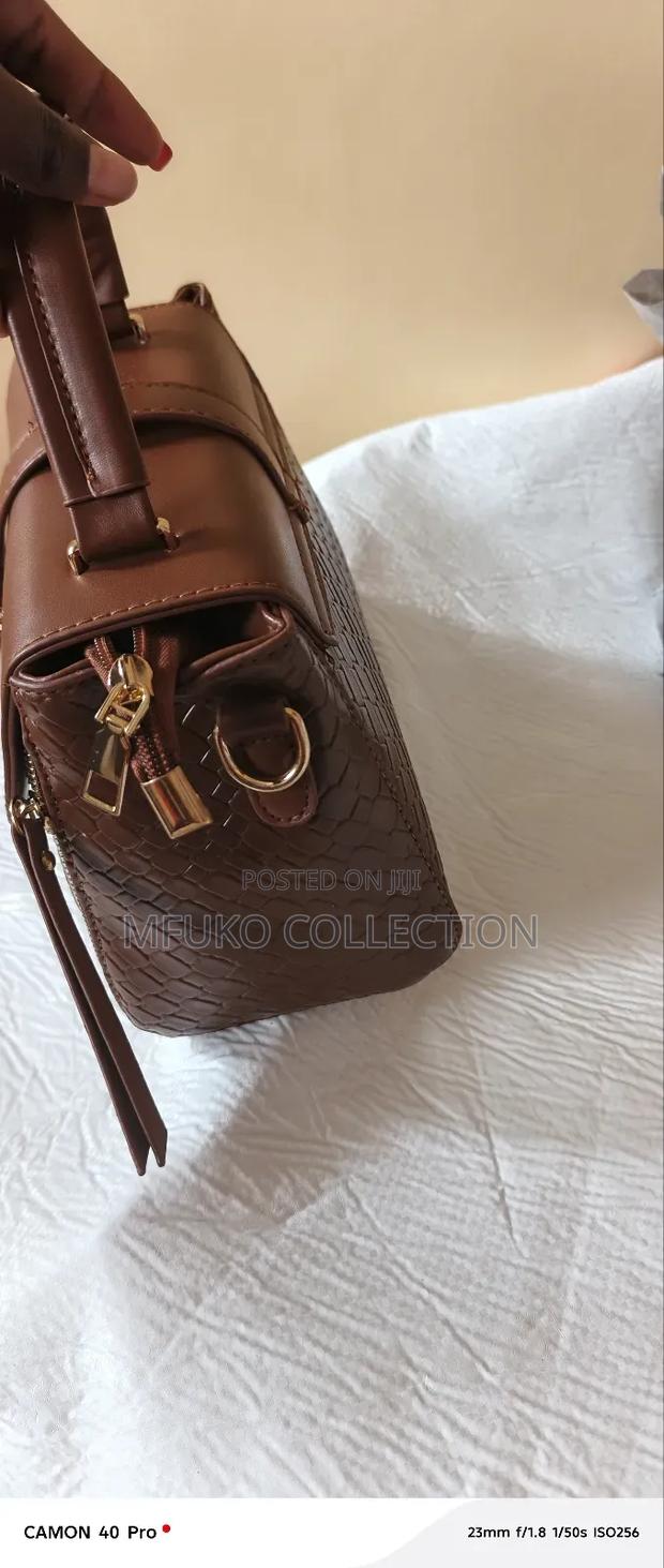 Women Luxury Crossbag Purse Handbag. - thumbnail 6