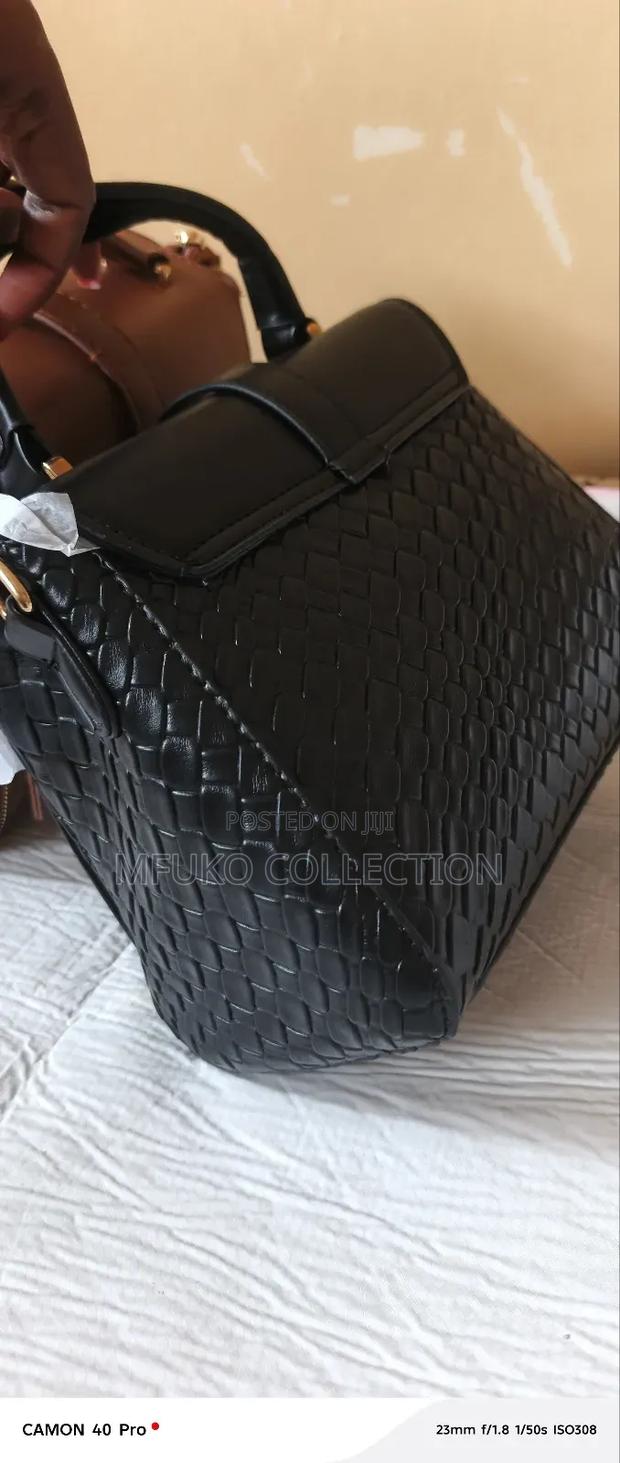 Women Luxury Crossbag Purse Handbag. - thumbnail 8