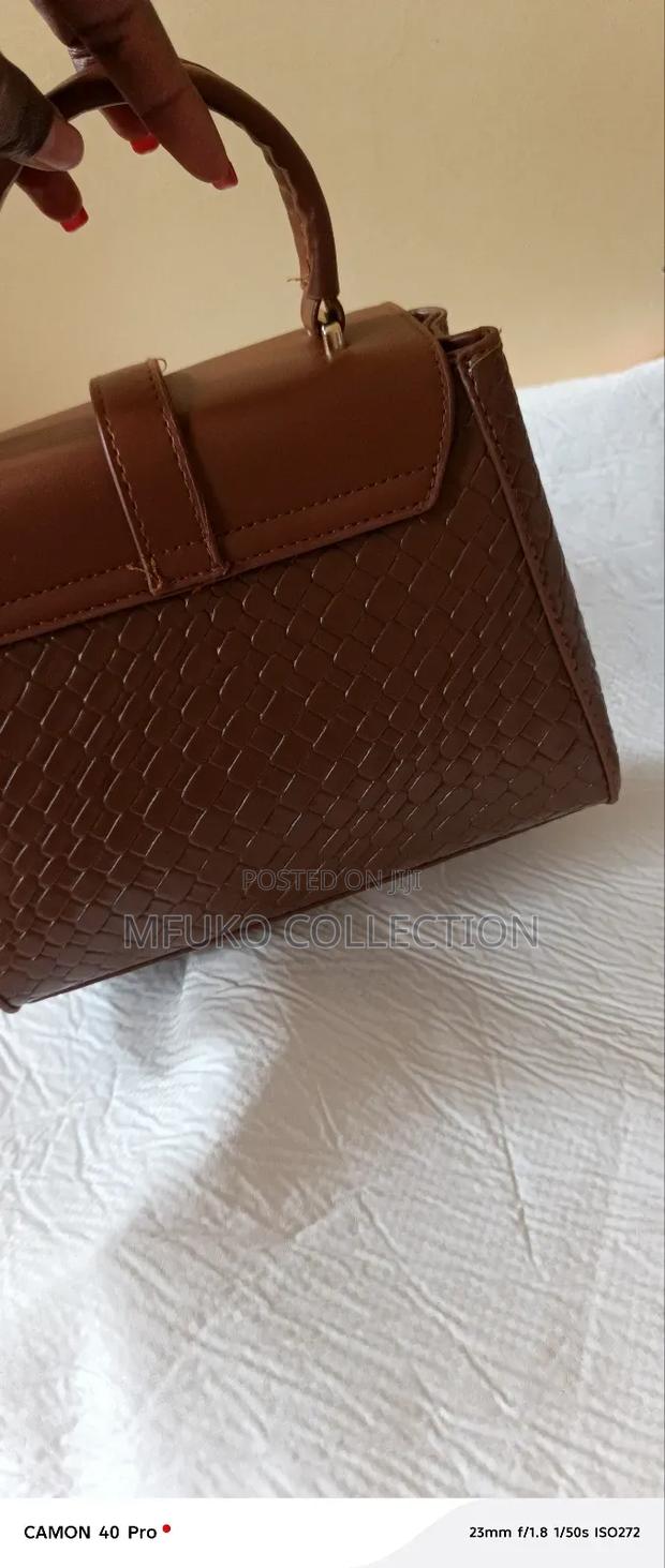 Women Luxury Crossbag Purse Handbag. - thumbnail 9