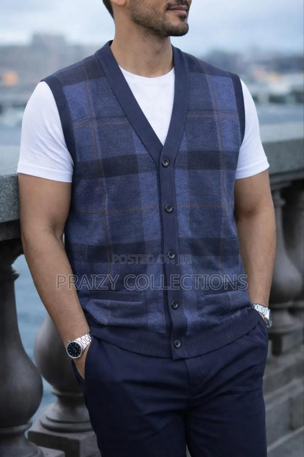 Classic Sleeveless Men’S Sweater - thumbnail 4