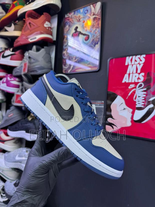 Air Jordan 1 Low “Game Royal”
Sizes :_37 38 39 40 41 42 43 44 45