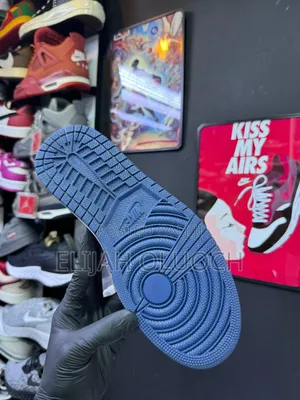 Air Jordan 1 Low “Game Royal”
Sizes :_37 38 39 40 41 42 43 44 45