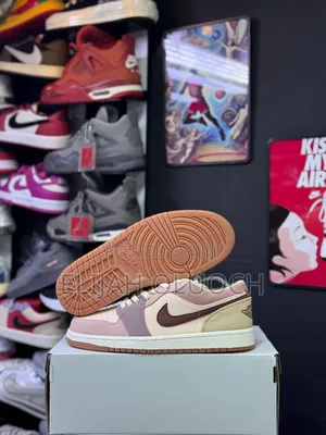 Air Jordan 1 Low “Dark Pony Smoky Mauve”
Sizes :