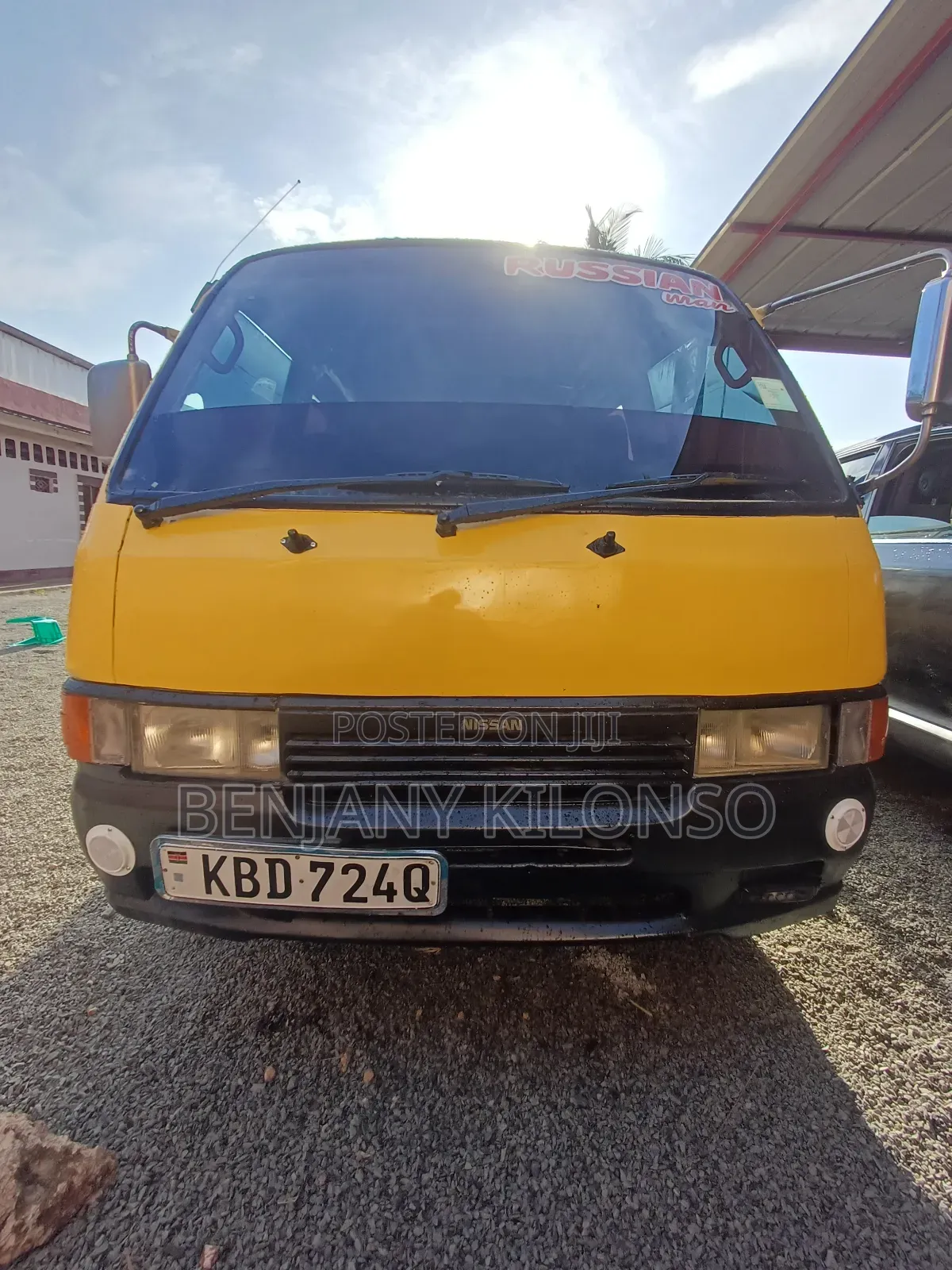 Nissan Caravan (Urvan) 2010 Beige