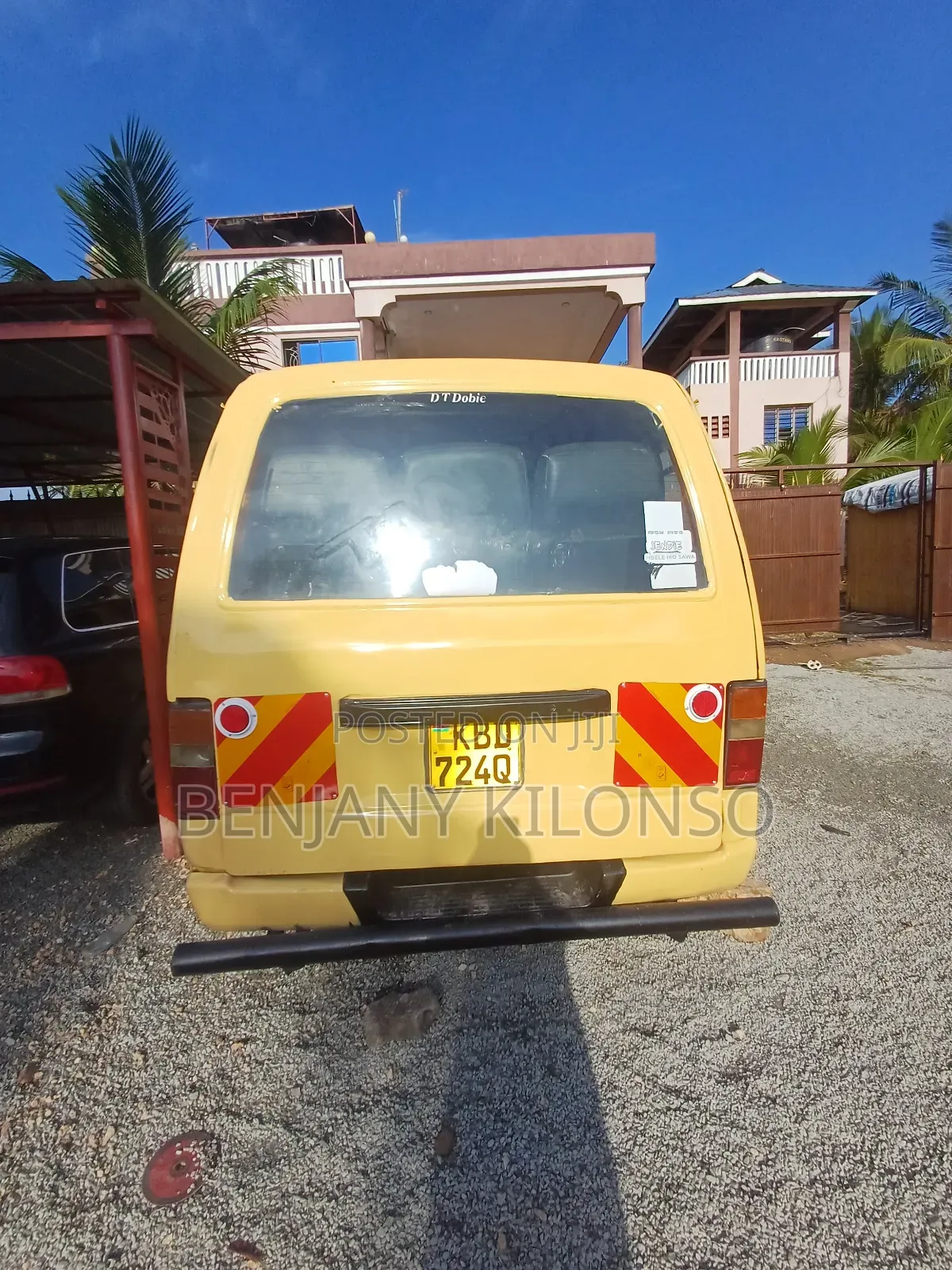 Nissan Caravan (Urvan) 2010 Beige