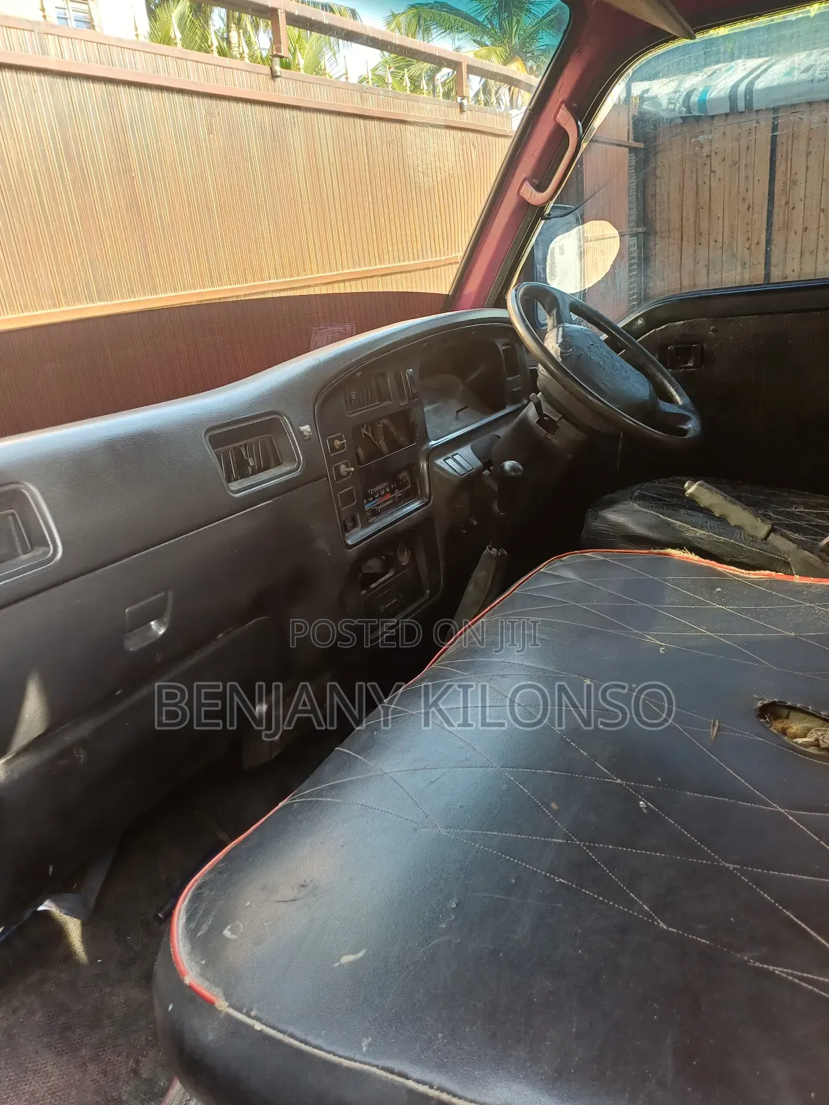 Nissan Caravan (Urvan) 2010 Beige
