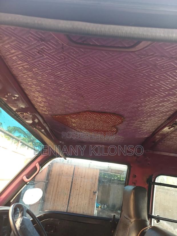Nissan Caravan (Urvan) 2010 Beige - thumbnail 7