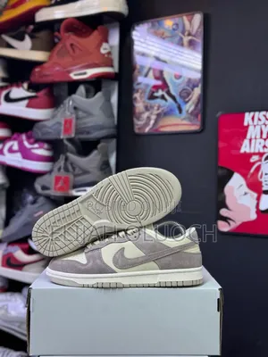 Nike Dunk Low “Sanddrift”
Sizes :_37 38 39 40 41 42 43 44 45