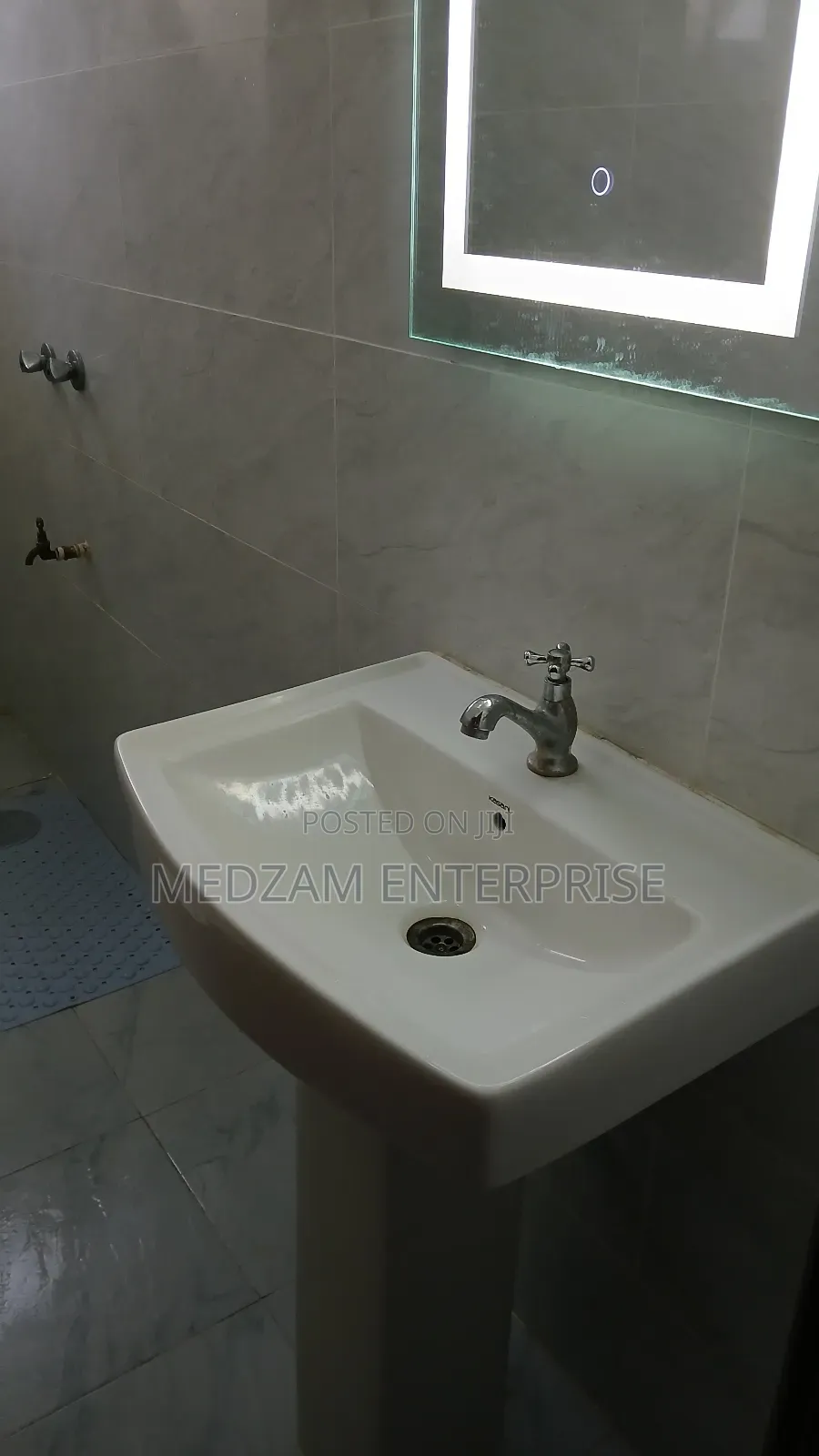 3bdrm Apartment in Kisimani Heights, Nyali for sale