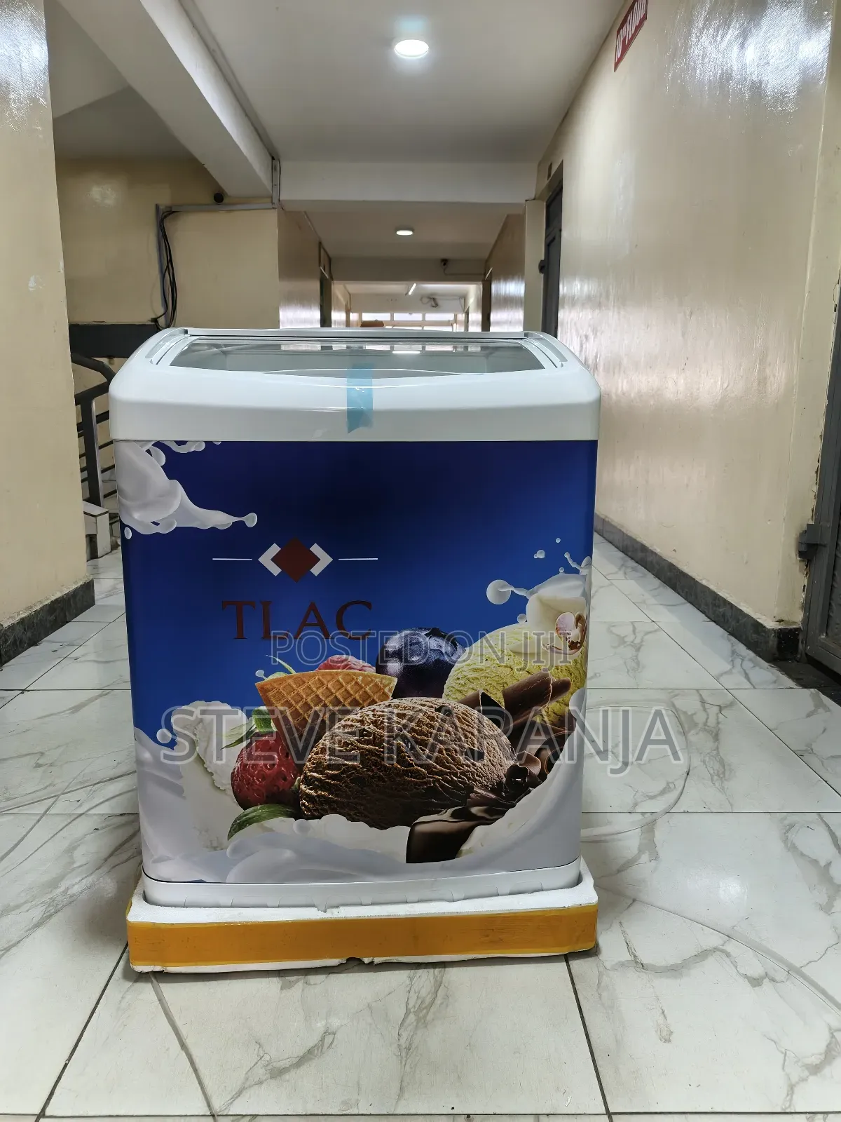 Tlac Showcase Freezer 156l Capacity