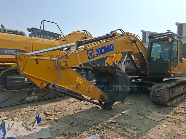 XCMG 215 (2026 Model) – Powerful Reliable Construction Excavator - main view