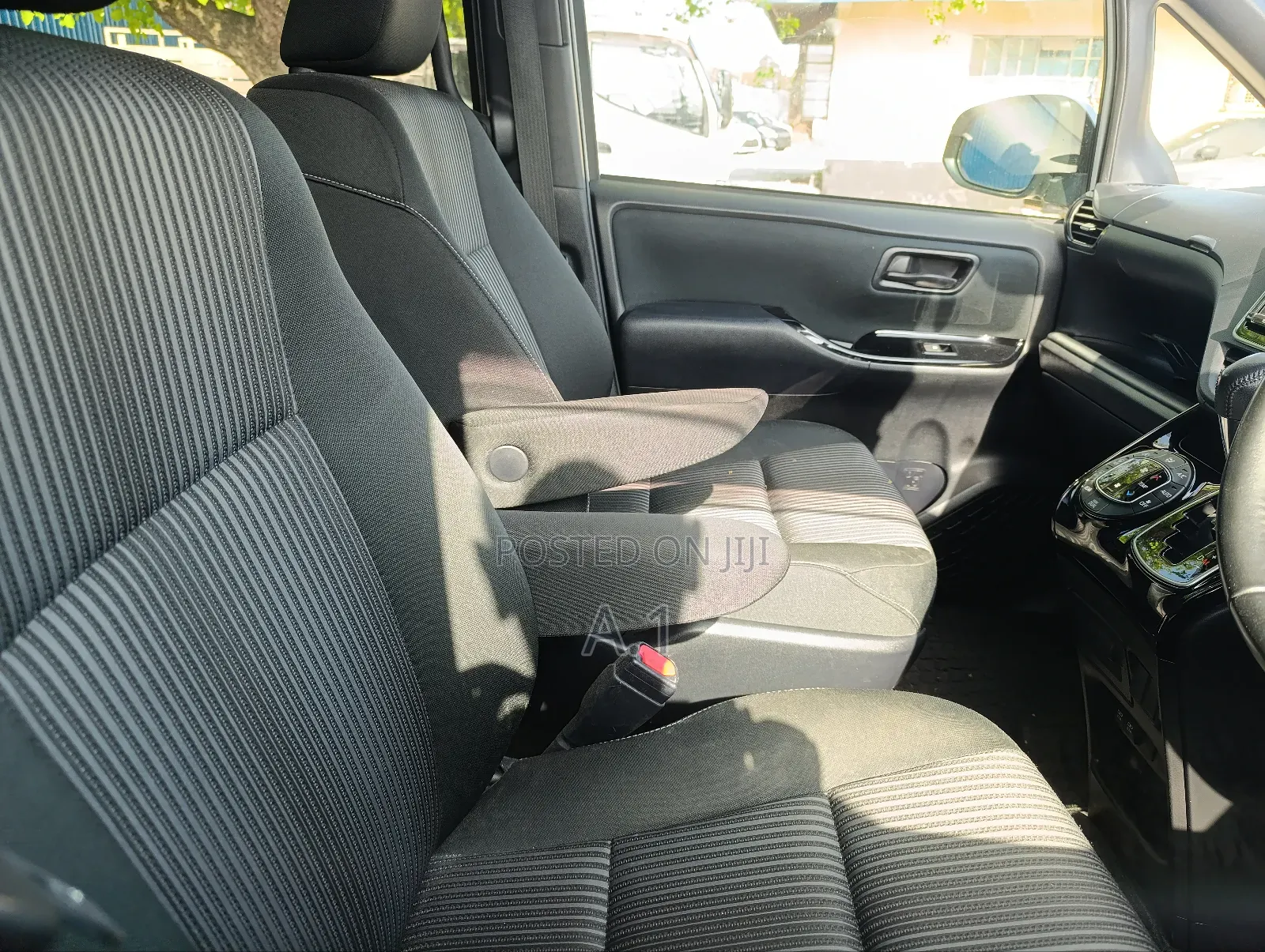 Toyota Noah 2.0 FWD (7 Seater) 2018 White