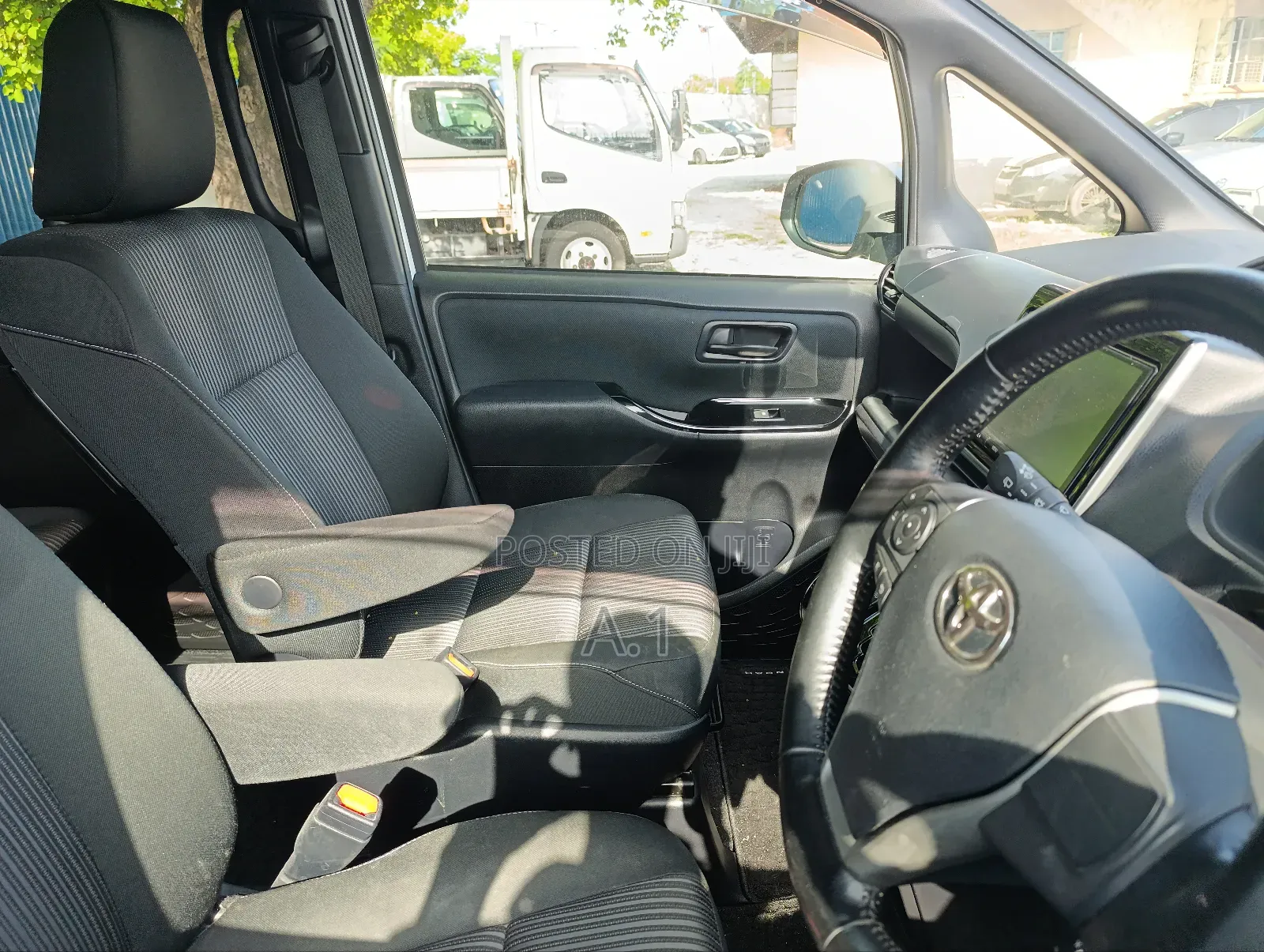Toyota Noah 2.0 FWD (7 Seater) 2018 White