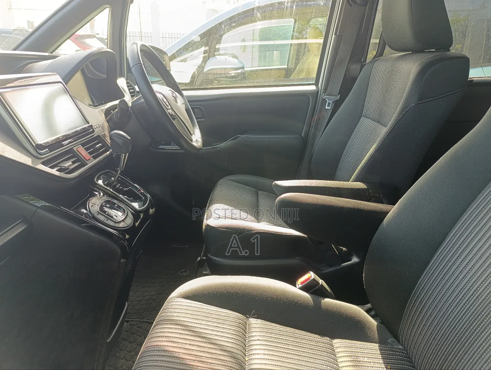 Toyota Noah 2.0 FWD (7 Seater) 2018 White