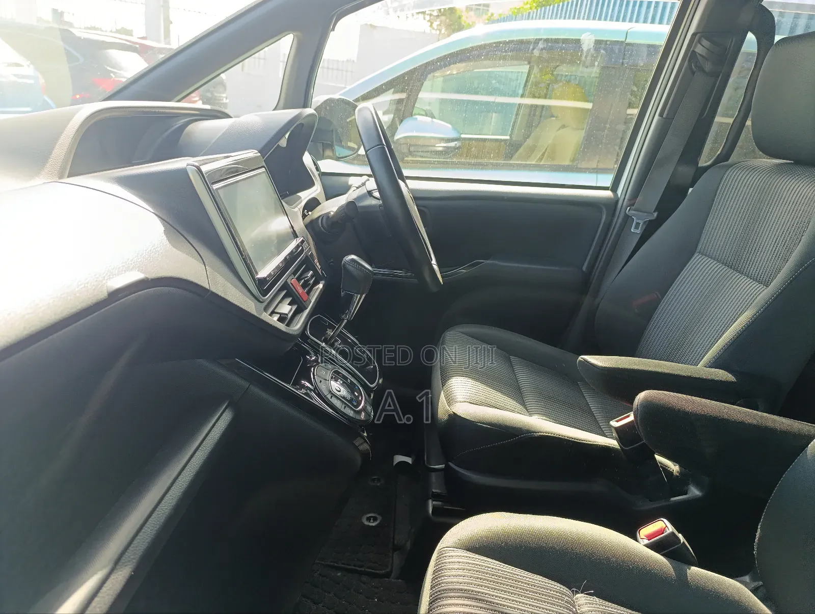 Toyota Noah 2.0 FWD (7 Seater) 2018 White