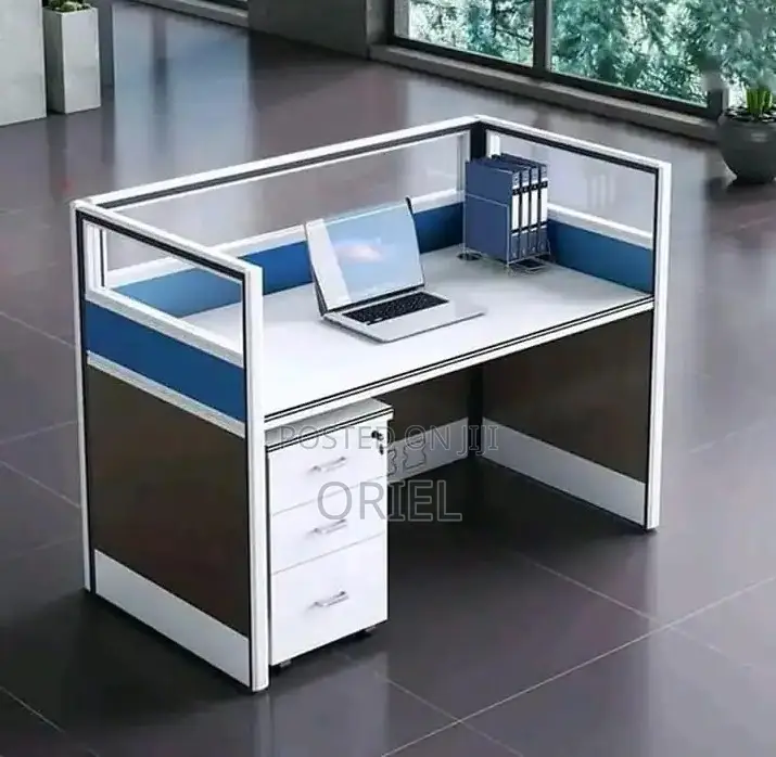 Office Worksatation : 1-Way Office Workstation With Privacy Panels