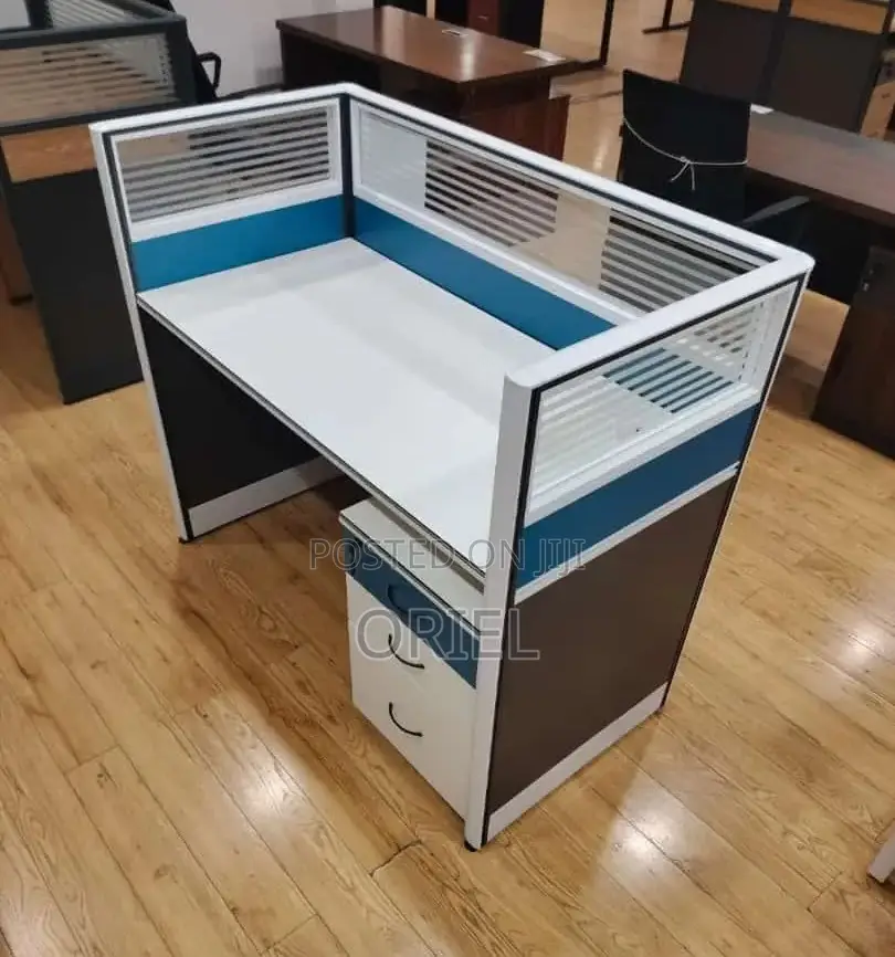 Office Worksatation : 1-Way Office Workstation With Privacy Panels
