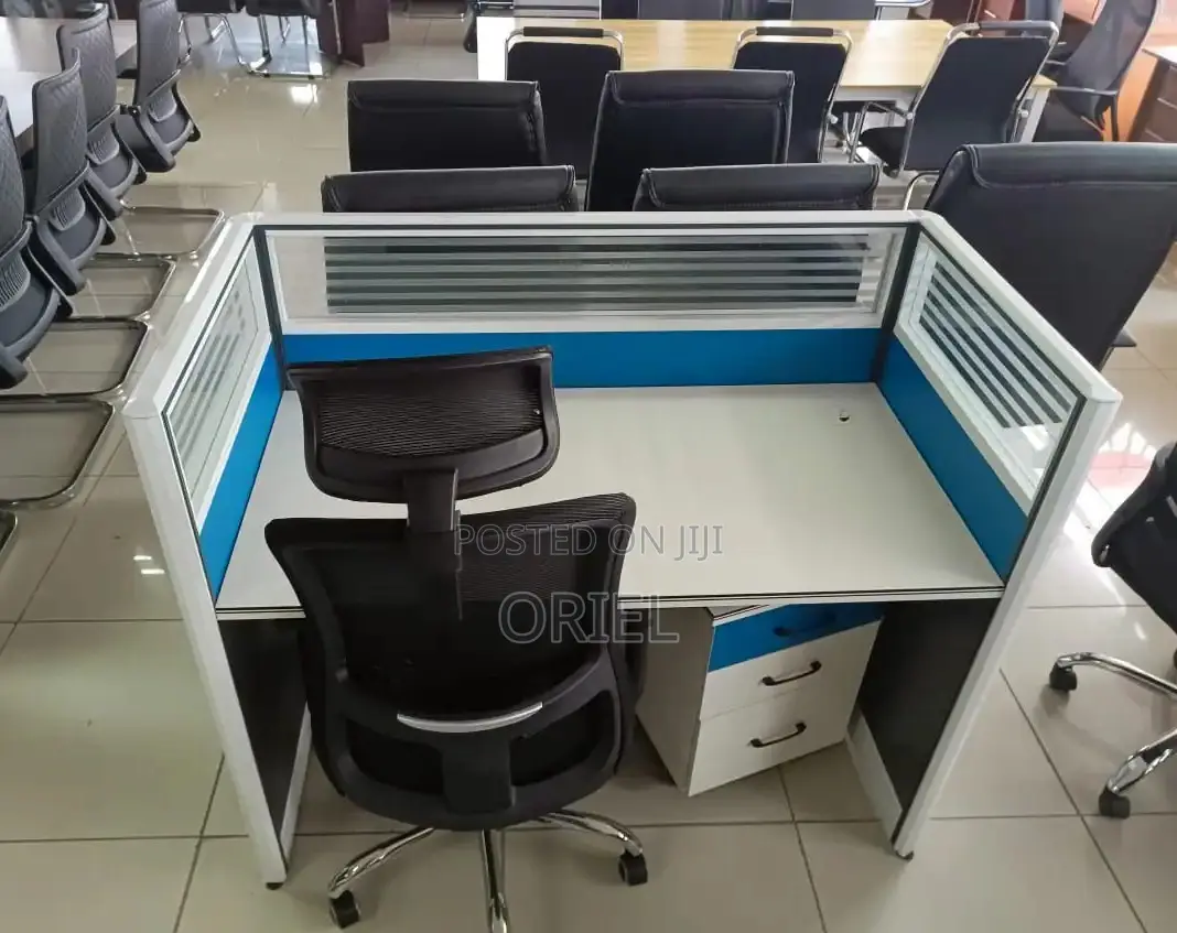 Office Worksatation : 1-Way Office Workstation With Privacy Panels