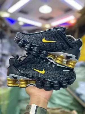 Nike Shoxs Men Sneakers
