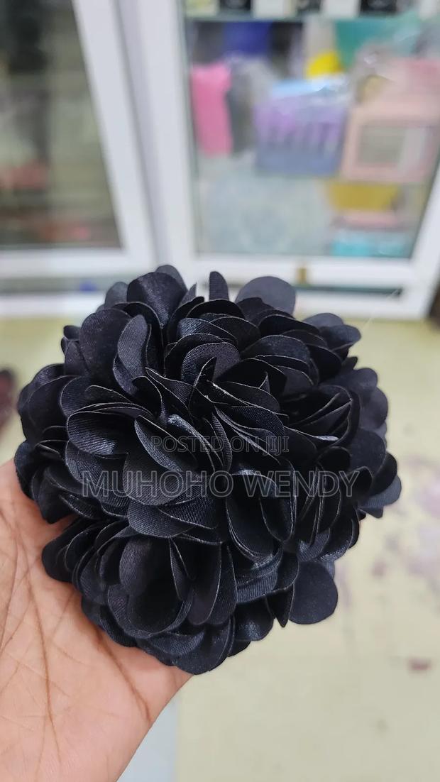 Back Flower Clip - thumbnail 3