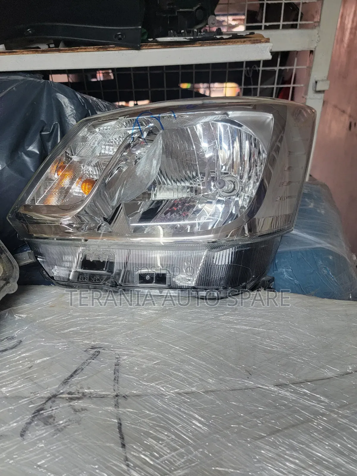 Daihatsu Move Headlight
