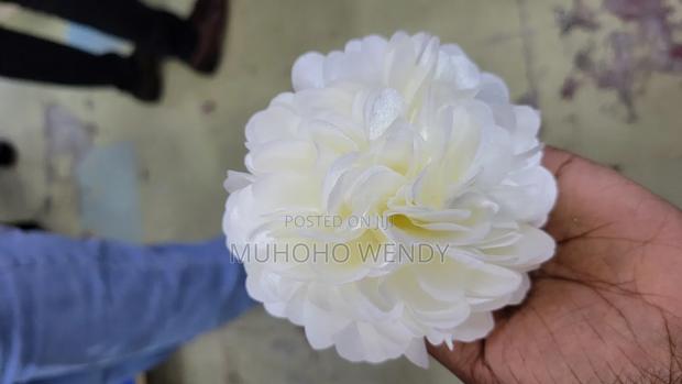 Cream Flower Clip - main view