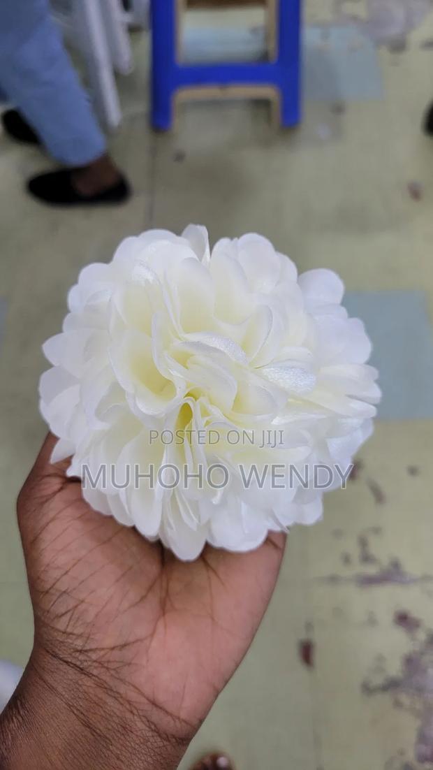 Cream Flower Clip - thumbnail 3