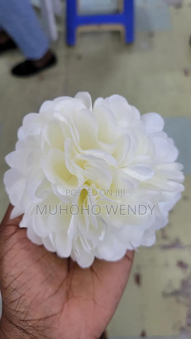 Cream Flower Clip - thumbnail 4