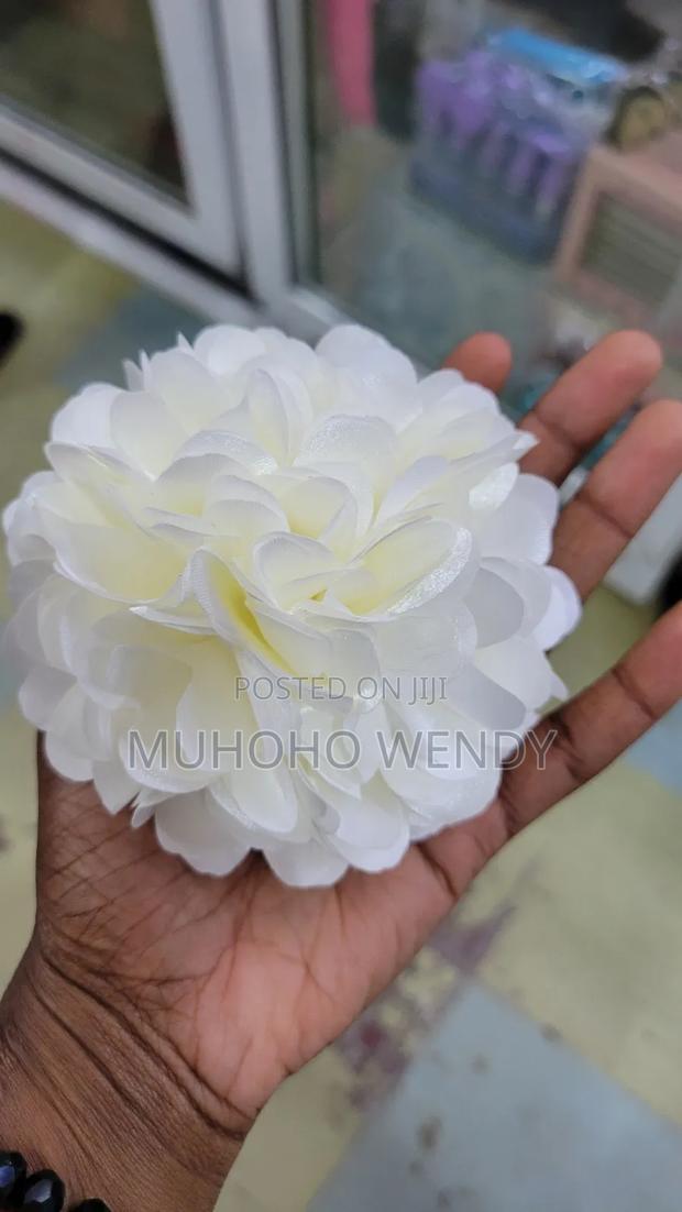 Cream Flower Clip - thumbnail 5