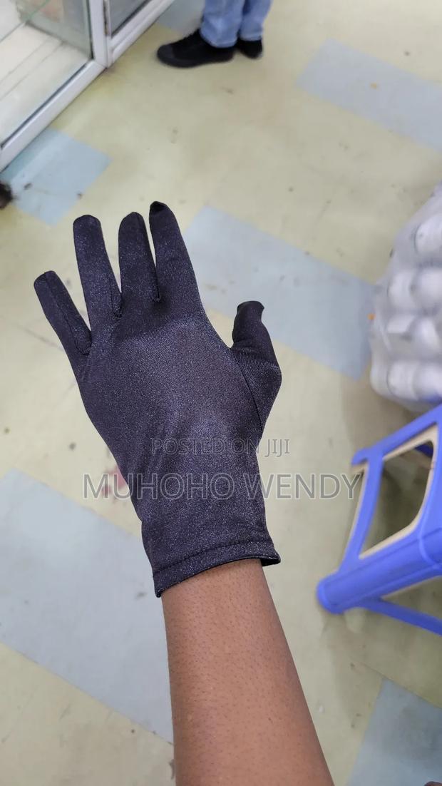 Short Silk Material Gloves - thumbnail 2