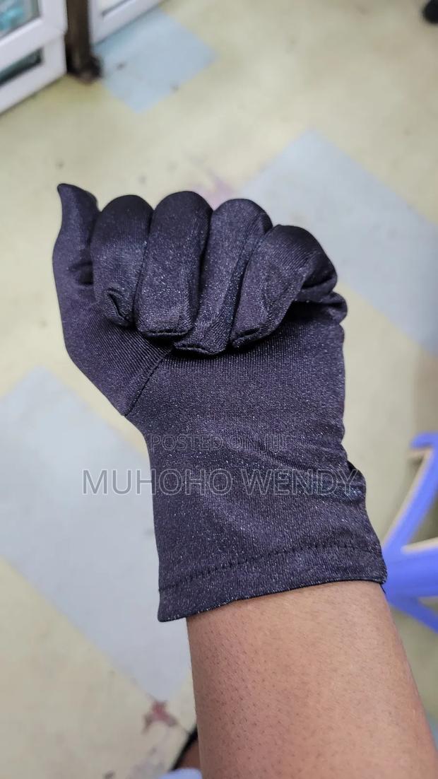 Short Silk Material Gloves - thumbnail 3