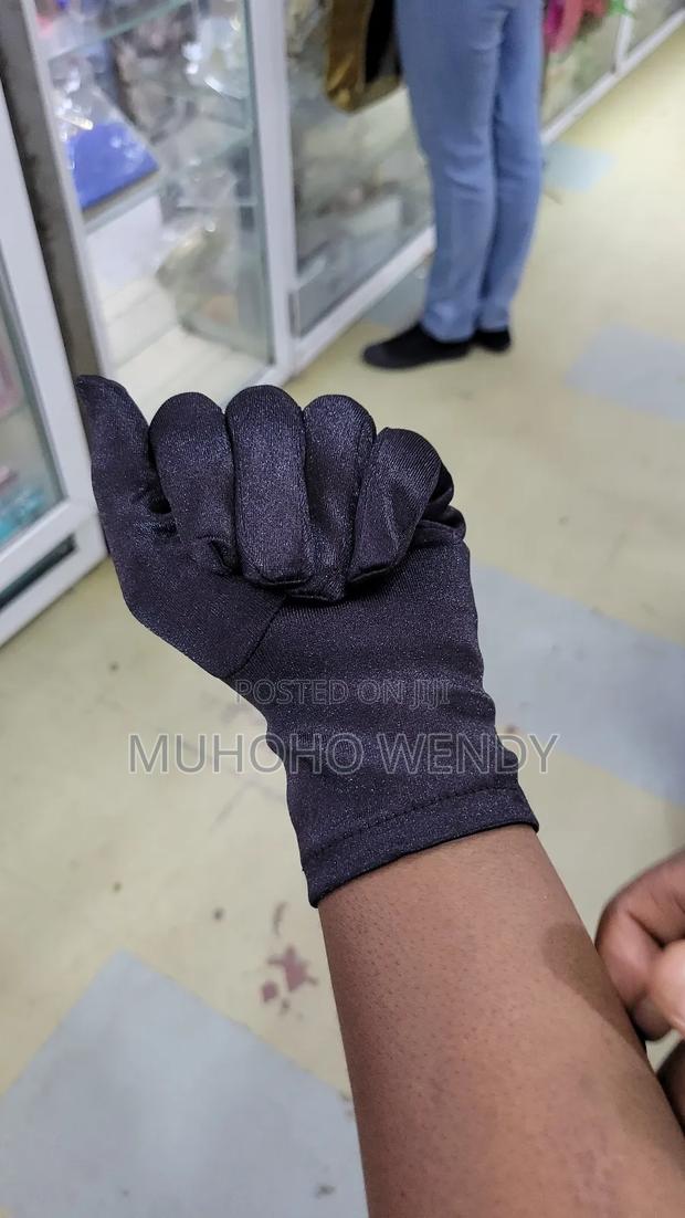 Short Silk Material Gloves - thumbnail 4