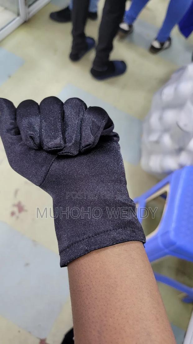 Short Silk Material Gloves - thumbnail 5