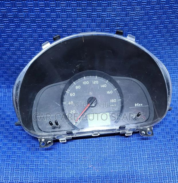 Dashboard Clock Toyota Vitz - main view