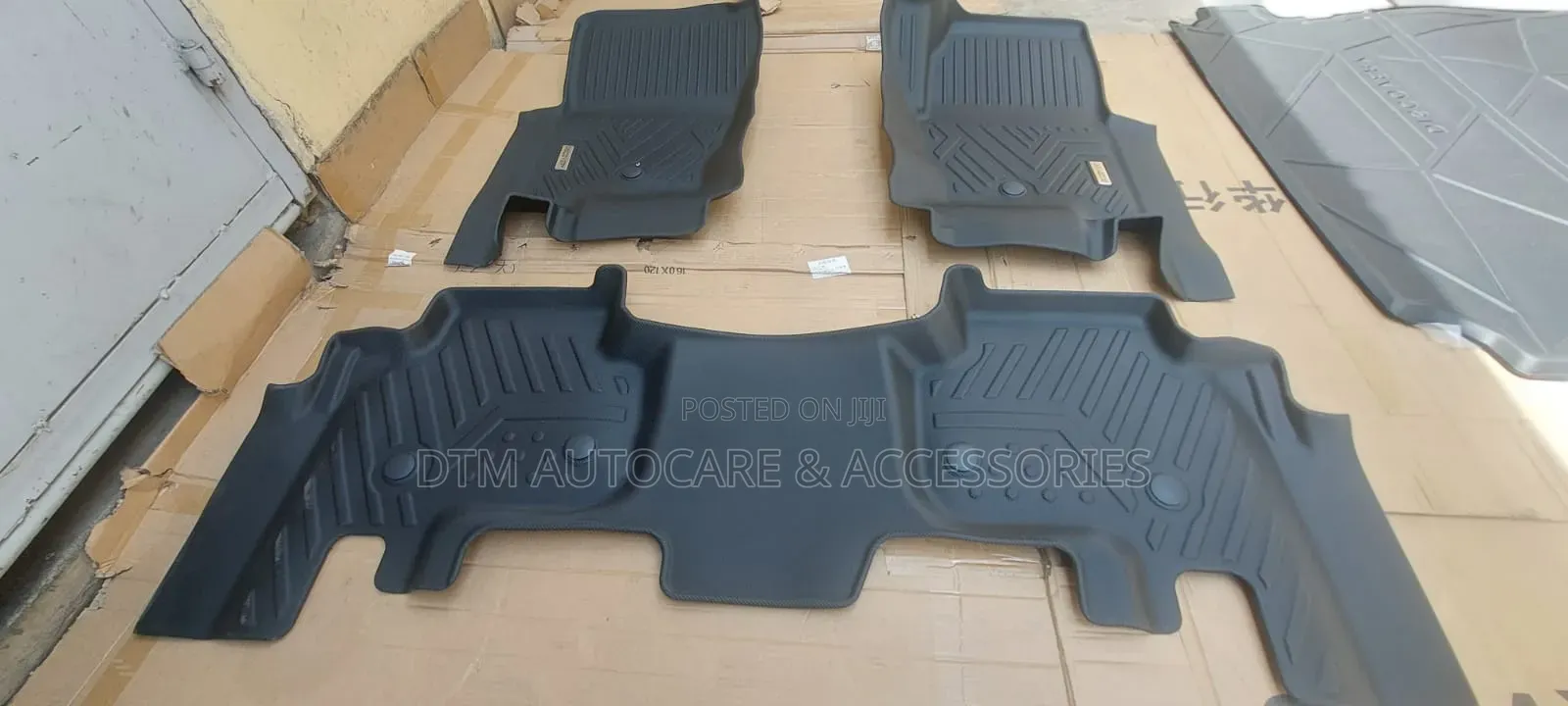 Discovery 3 and 4 Rubber Mats 5d
