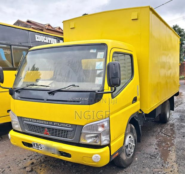 Mitsumitsubishi Canter - main view