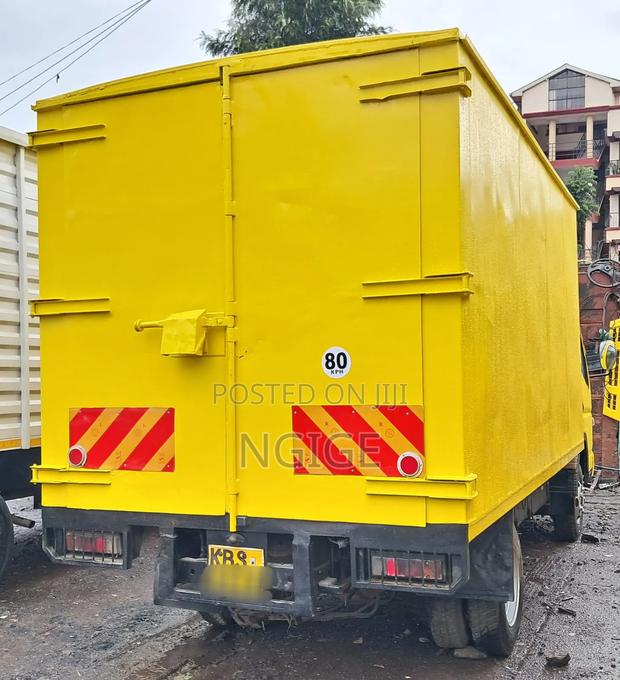 Mitsumitsubishi Canter - thumbnail 3