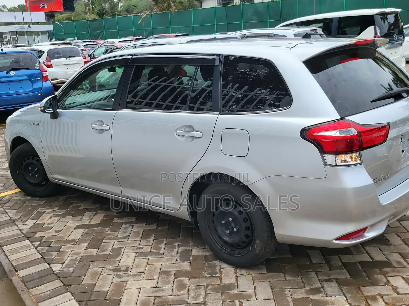 Toyota Corolla Fielder 1.5 Hybrid FWD 2018 Silver