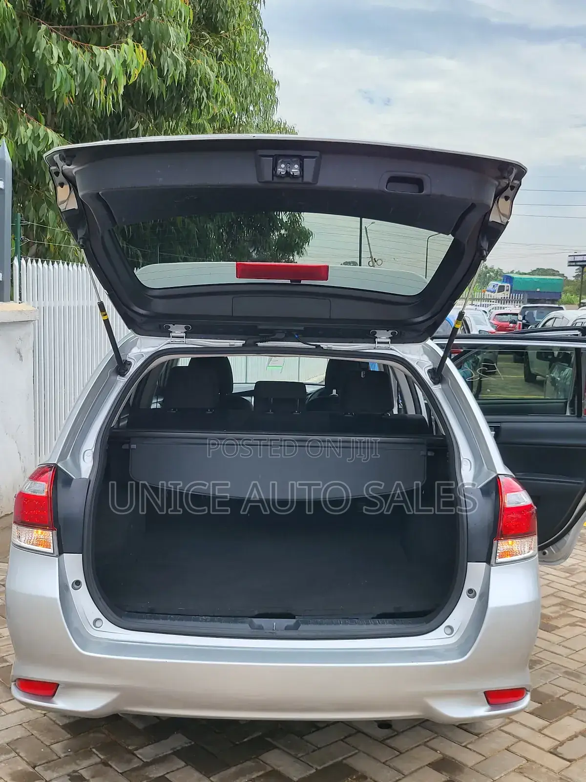 Toyota Corolla Fielder 1.5 Hybrid FWD 2018 Silver