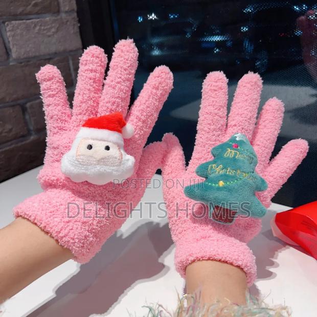 Cartoon Themed Winter Gloves_bin - main view
